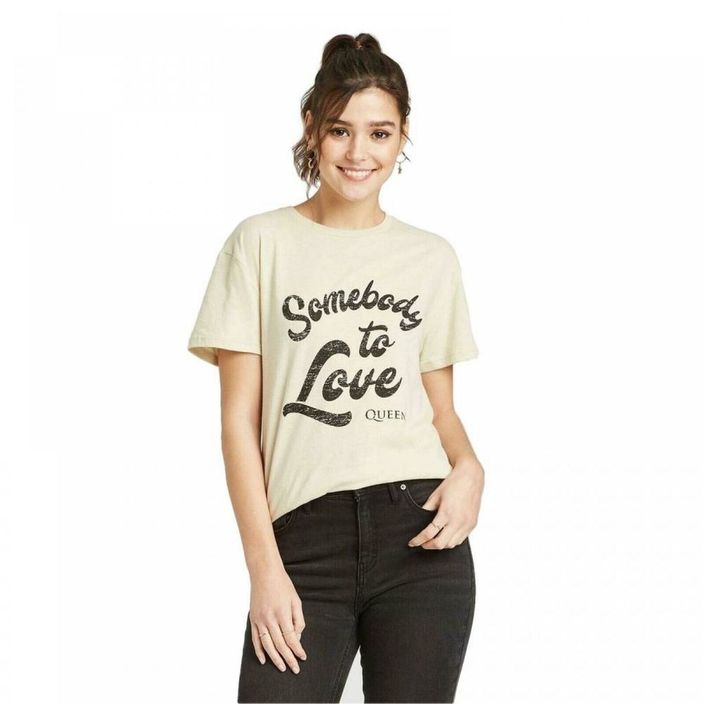 Queen beige graphic vintage style tee shirt